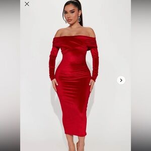 Ignore The Romance Velvet Midi Dress - Red